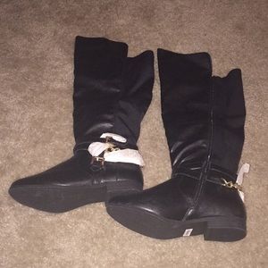 Hm back chain boots brand new